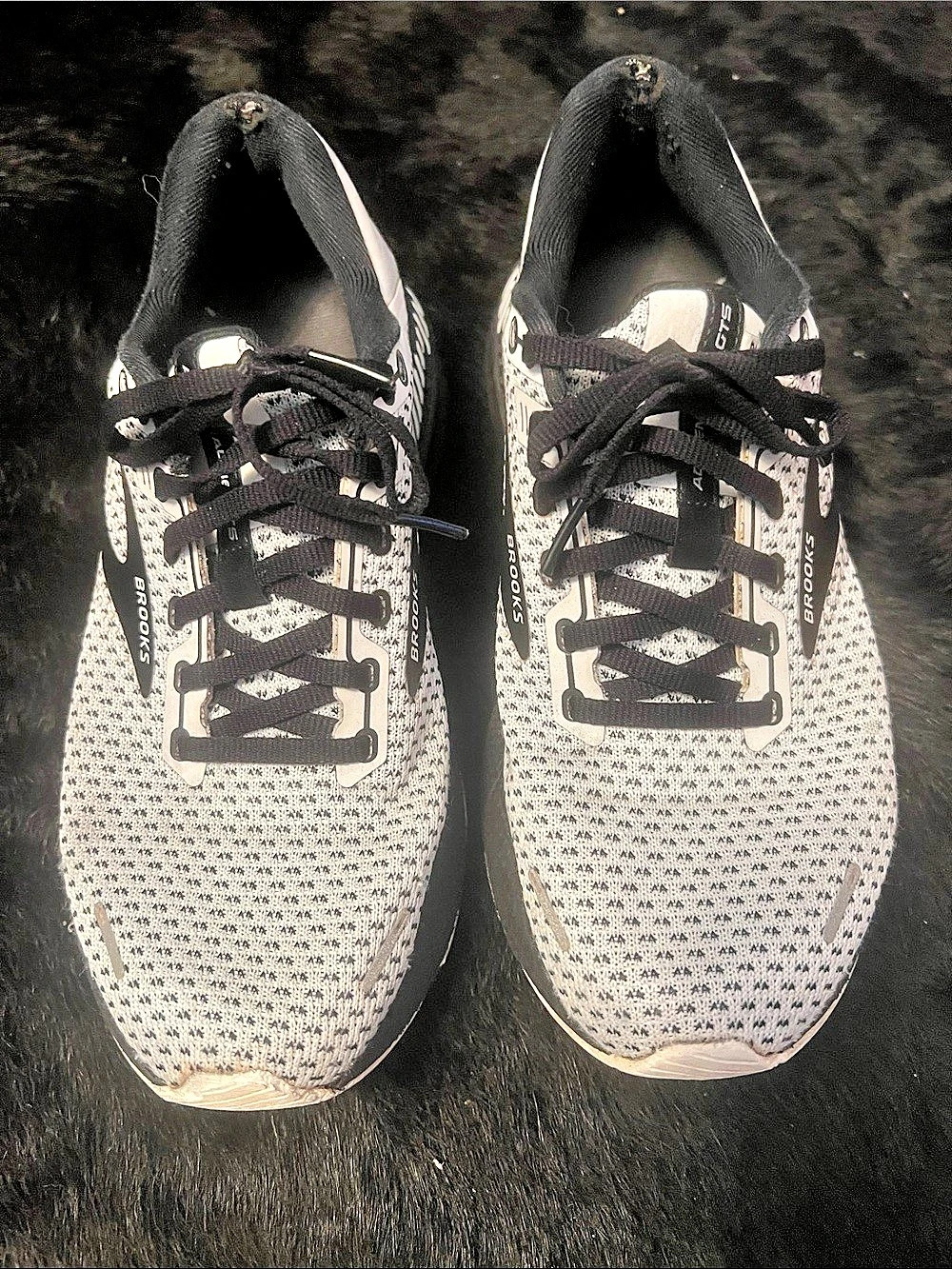 Brooks Adrenaline GTS 22 Women's Athletic Shoes White & Black